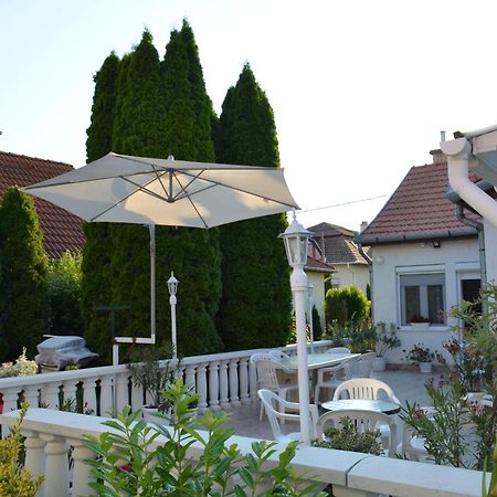 Henrietta - Violetta Apartman Hajdúszoboszló Exterior foto