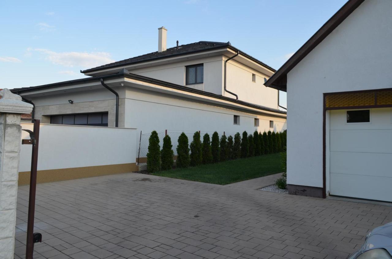 Henrietta - Violetta Apartman Hajdúszoboszló Exterior foto