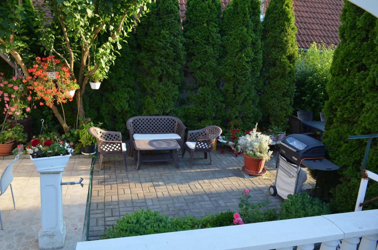 Henrietta - Violetta Apartman Hajdúszoboszló Exterior foto