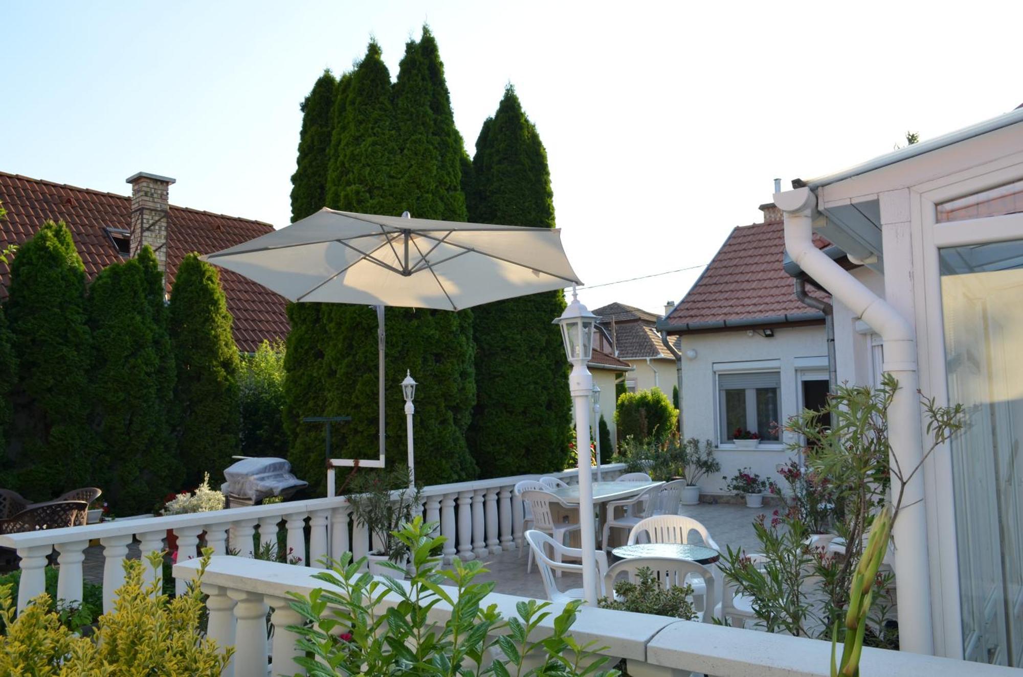 Henrietta - Violetta Apartman Hajdúszoboszló Exterior foto