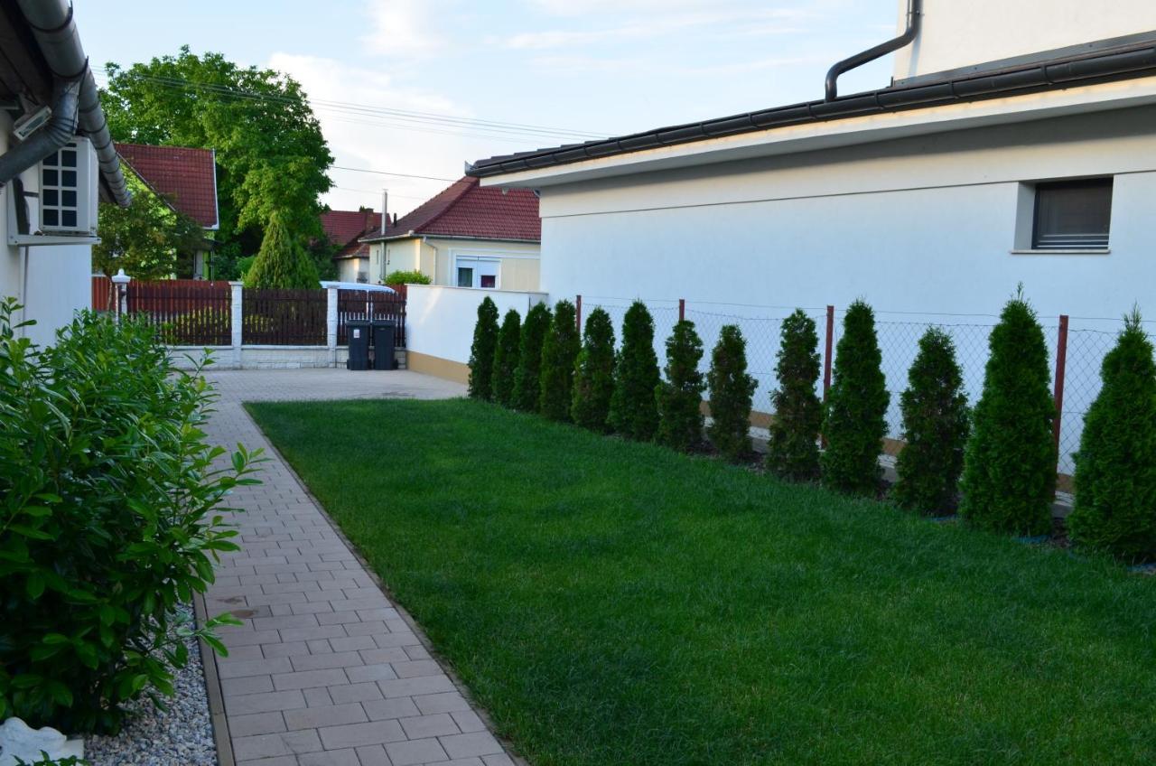 Henrietta - Violetta Apartman Hajdúszoboszló Exterior foto