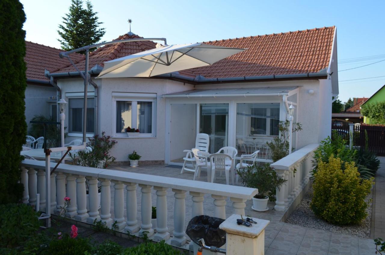 Henrietta - Violetta Apartman Hajdúszoboszló Exterior foto